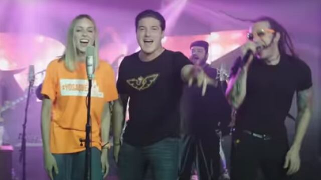 Samuel García y Mariana Rodríguez con Genitallica.