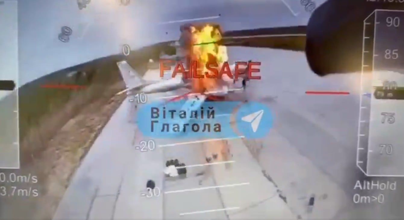 Duro ataque ucraniano contra aeródromo ruso del 31 de mayo 2025