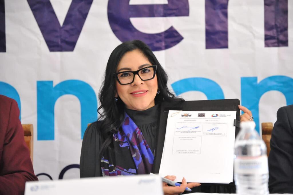 Karla Fiesco firma convenio para brindar becas a jóvenes de Cuautitlán Izcalli