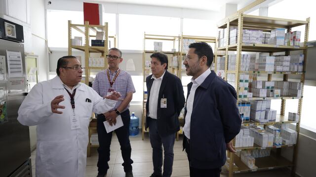 Martí Batres supervisa el Hospital General Tacuba del ISSSTE