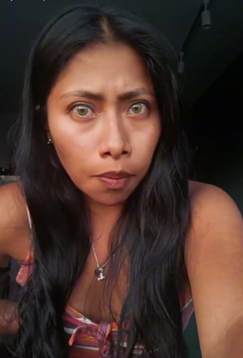 Yalitza Aparicio presume cómo se vería si tuviera los ojos verdes