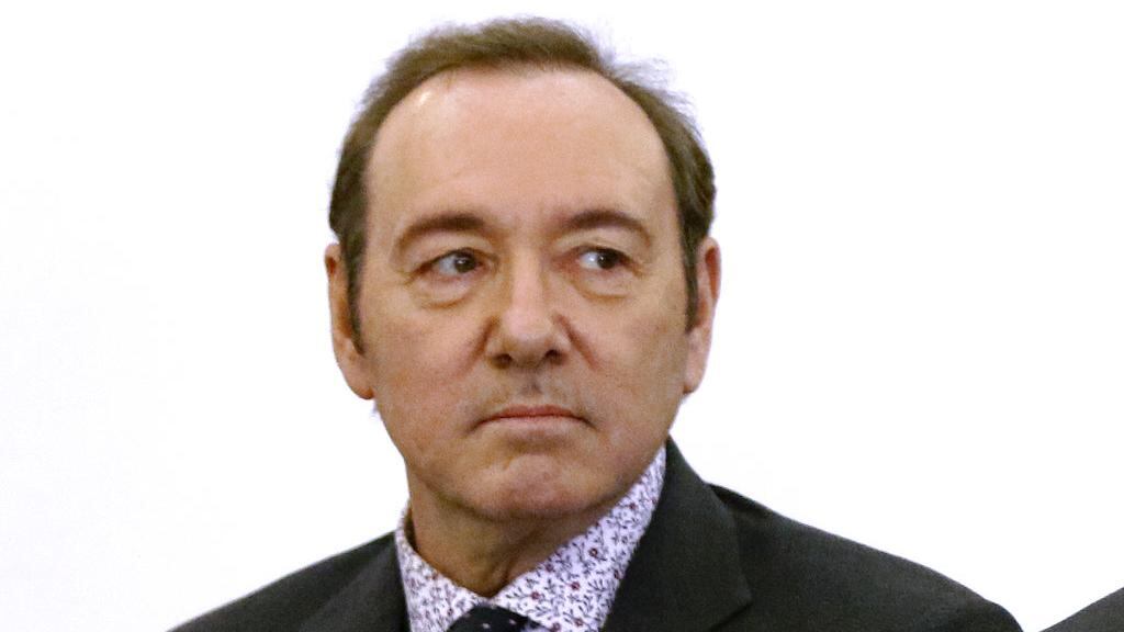 ¿Qué pasó con las acusaciones a Kevin Spacey? La serie de Max, Desenmascarando a Spacey, lo respondería