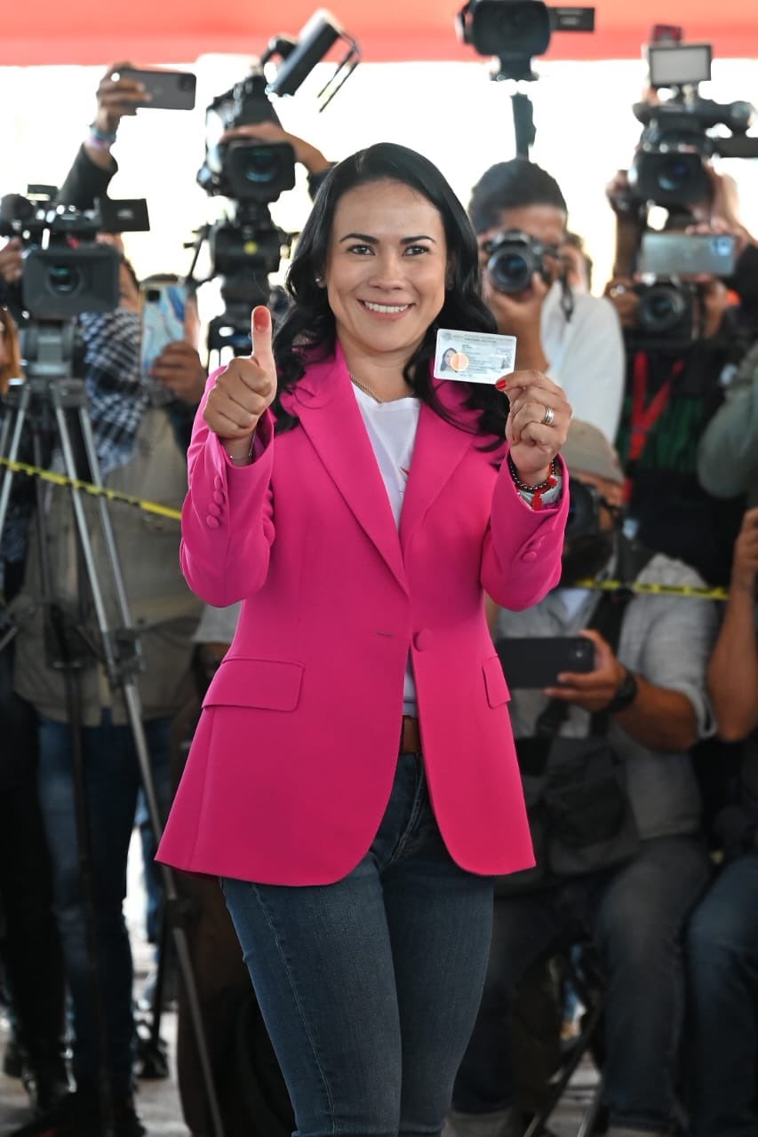 Alejandra del Moral emite su voto en Cuautitlán Izcalli