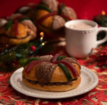Rosca de reyes rellena de chocolate en Chedraui.