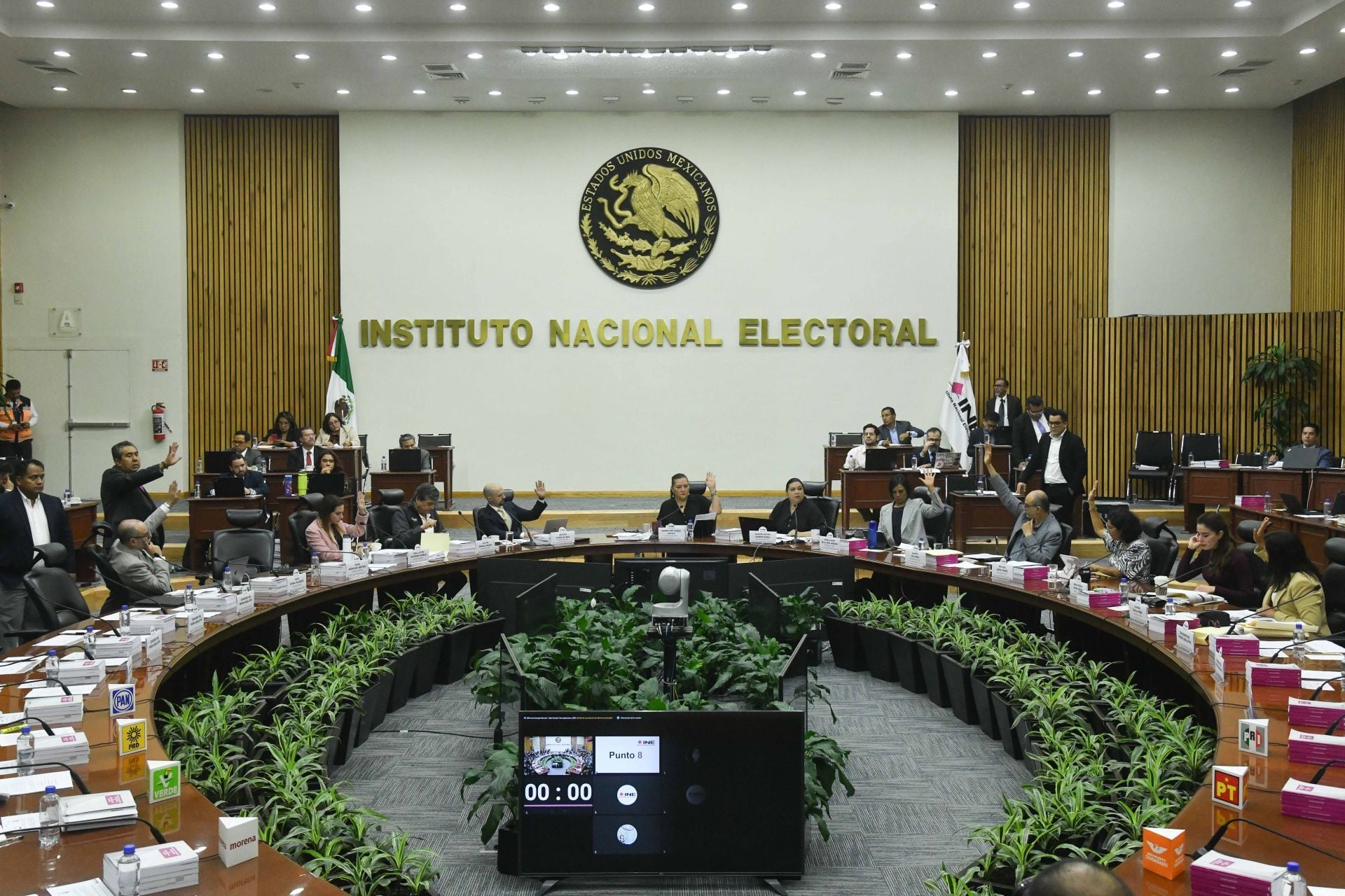 INE pide al TEPJF poner un alto a las suspensiones de jueces que intentan frenar las elecciones del Poder Judicial