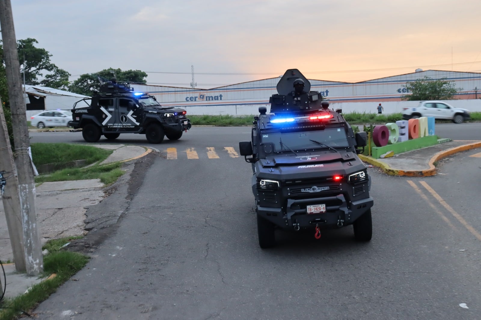 Operativos en Tabasco dejan cinco detenidos, armamento, droga y un inmueble asegurado.