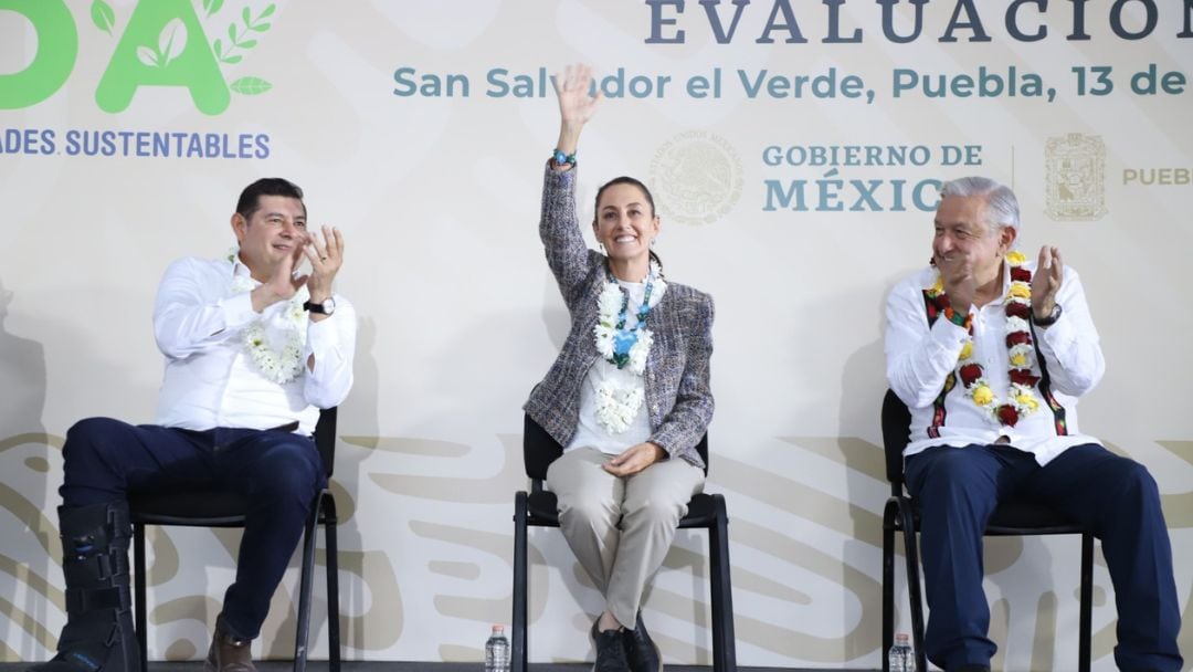 AMLO y Claudia Sheinbaum garantizan la continuidad de los programas sociales en Puebla