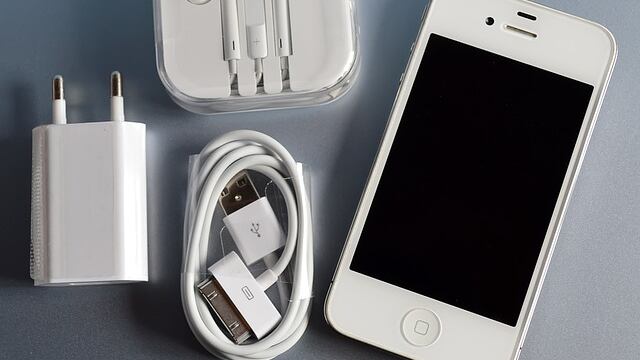 Golpe a Apple: Aprueban un solo tipo de cargador para celulares en Europa