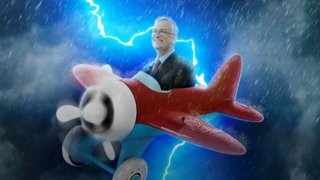 Ricardo Salinas Pliego desafía al peligro volando con tormenta eléctrica