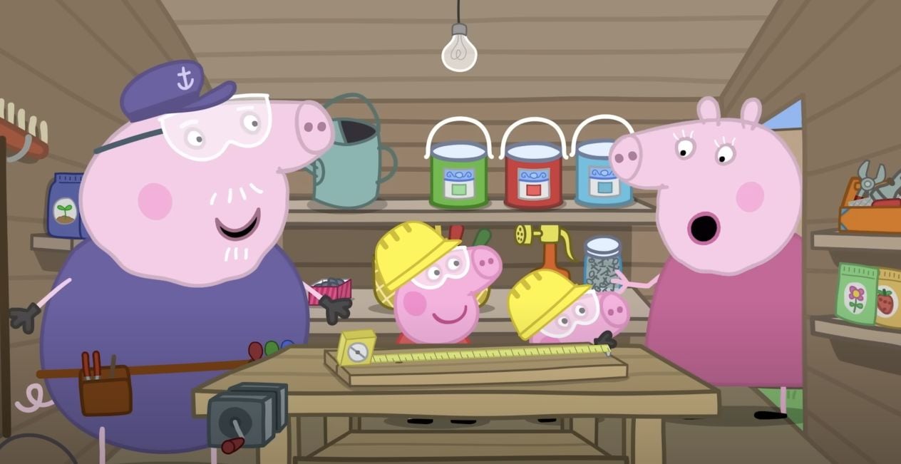 Abuelo Cerdito y Peppa Pig hacen manualidades con madera