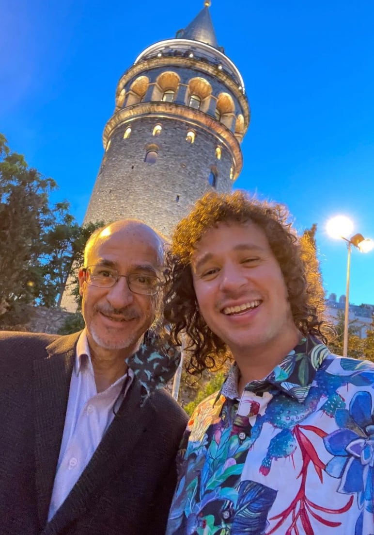 Luisito Comunica y su papá, en Turquía