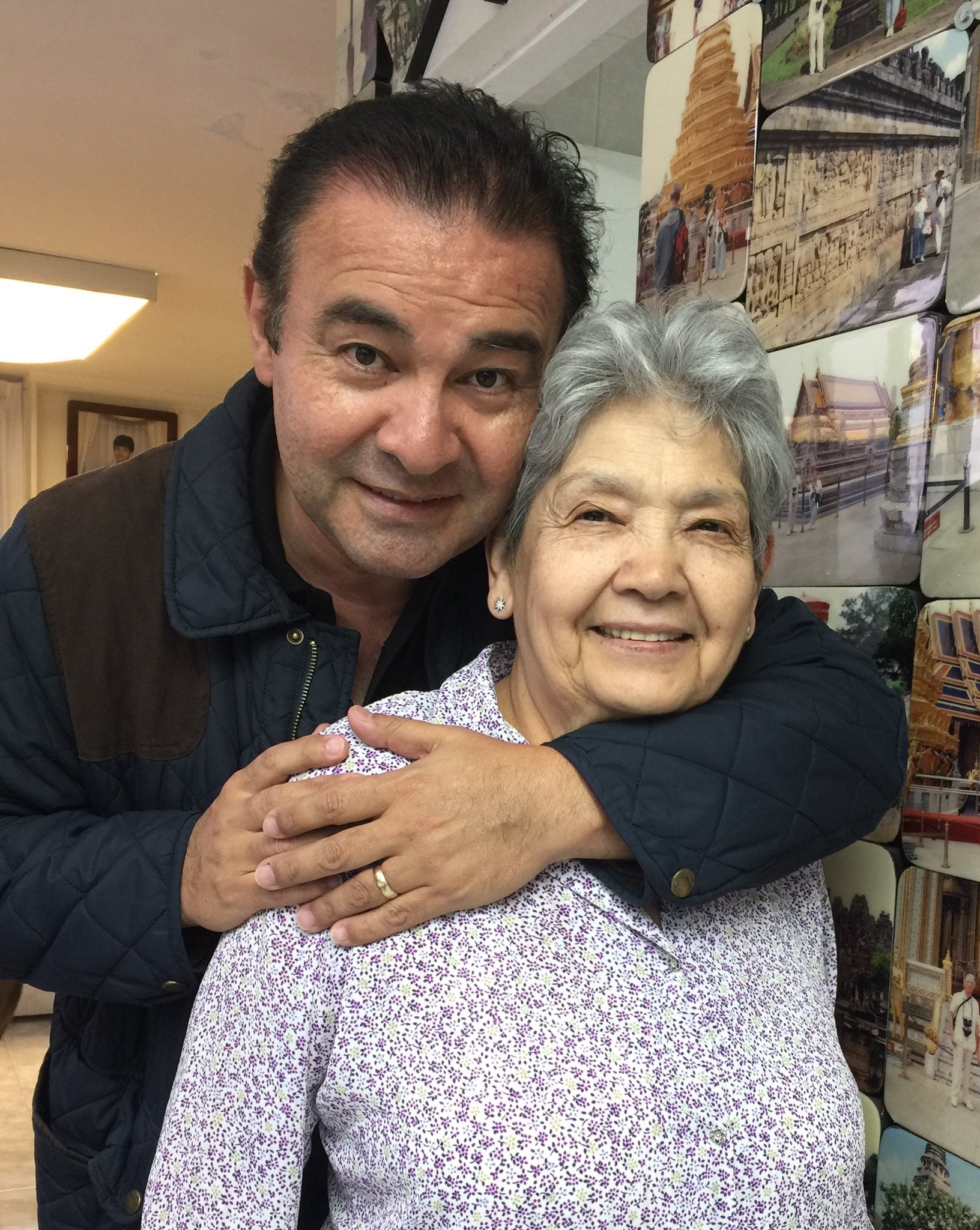 Mario Castañeda y su madre María de Jesús Partida