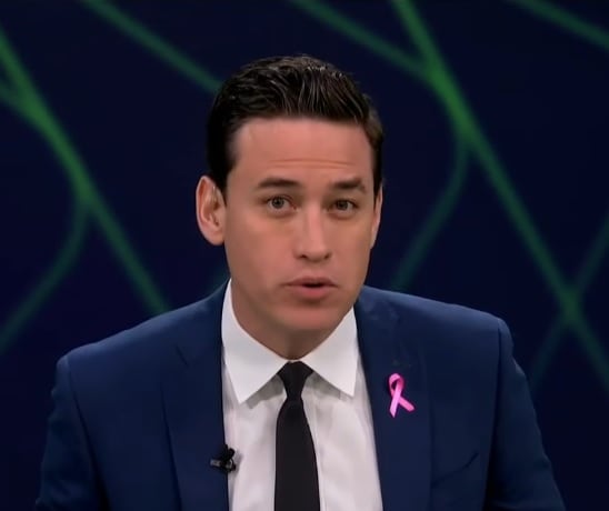 Nacho Lozano, conductor.