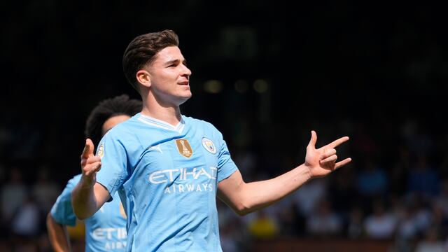 Julián Álvarez con el Manchester City