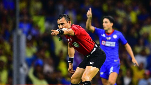 Marco Antonio Ortiz, en el América vs Cruz Azul.
