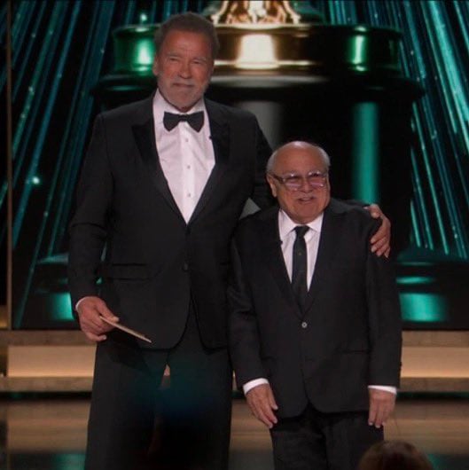 Arnold Schwarzenegger y Danny DeVito en los Premios Oscar 2024