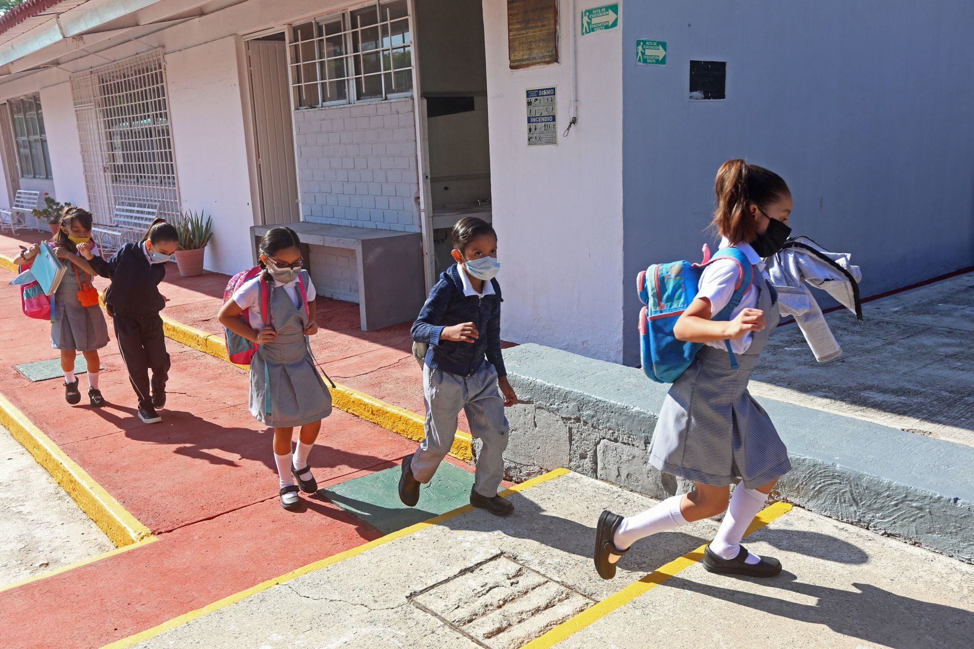 alumnos de diferentes niveles educativos regresaron a las aulas de sus escuelas