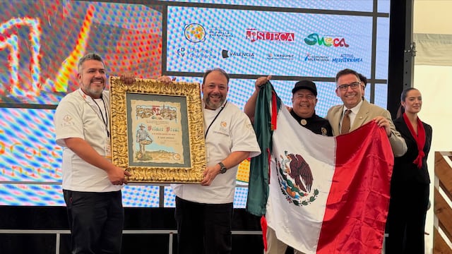 Restaurante mexicano Burguettos gana concurso de la mejor paella valenciana en Sueca.