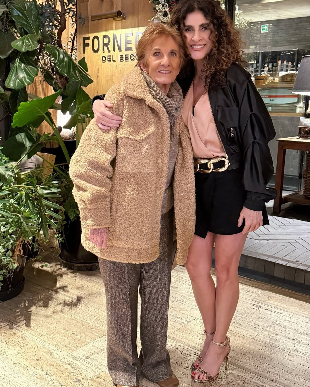 Karina Duprez con su hija Magda Ancira.