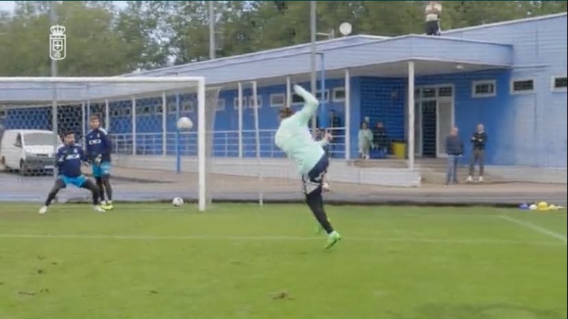 Marcelo Flores hace espectacular gol de volea con el Real Oviedo