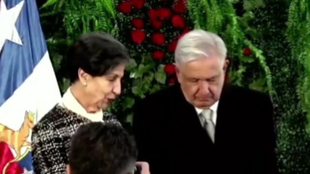 Entrega AMLO Orden del Águila Azteca a hija de Salvador Allende