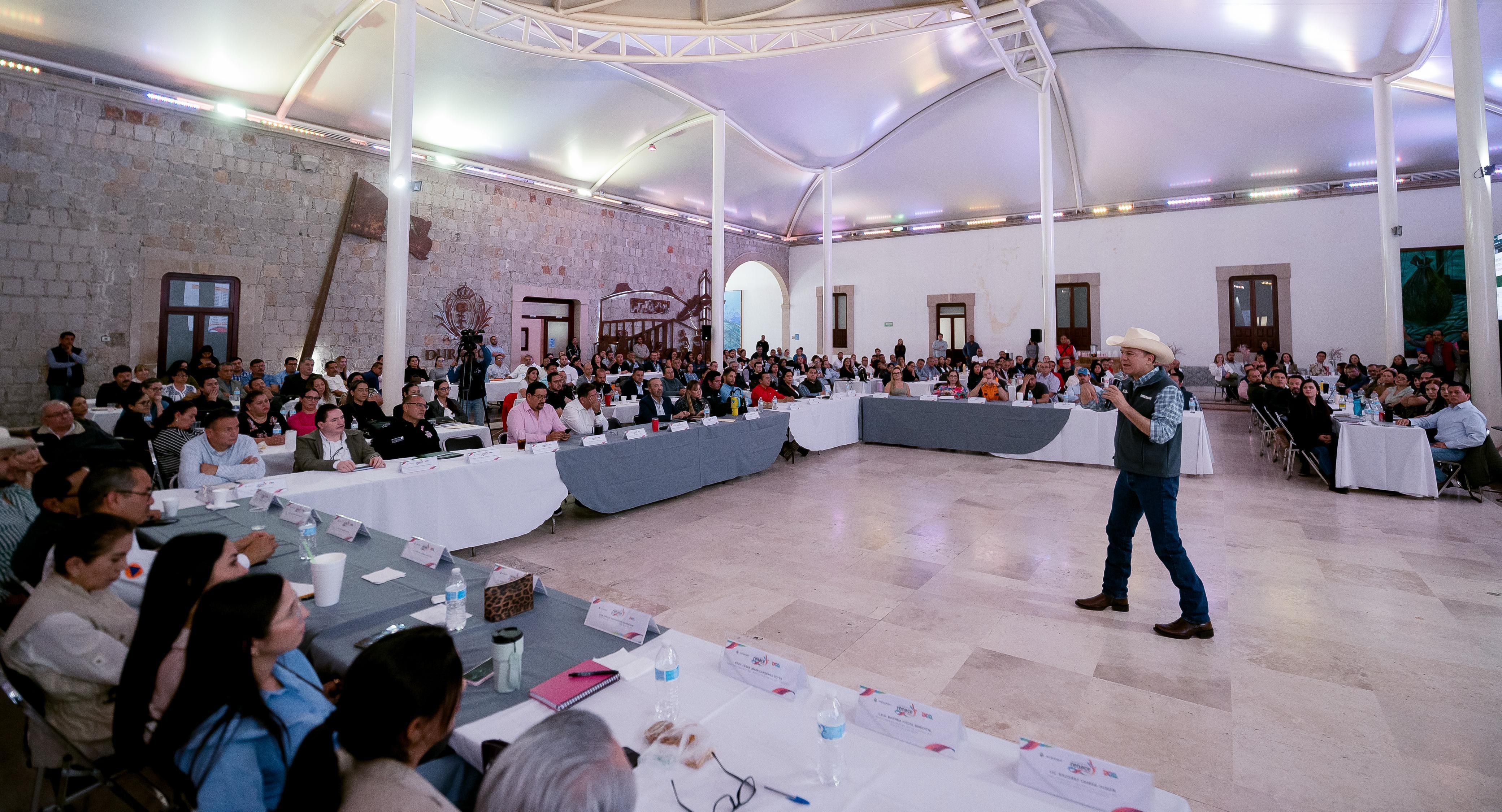 Esteban Villegas destaca finanzas sanas en Durango.