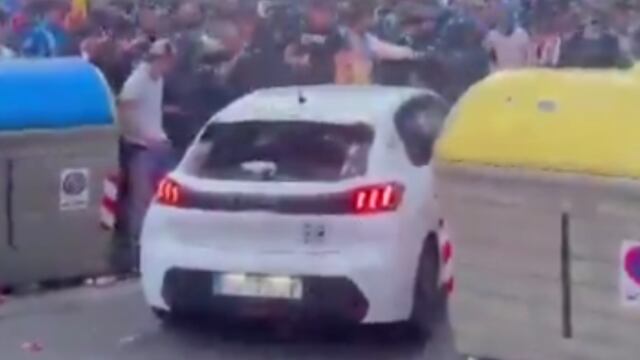Un auto blanco cometió un atropello masivo afuera del estadio antes del Espanyol vs Barcelona