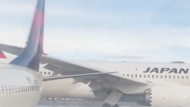 Avión de Japan Airlines sufre accidente con otro avión estacionado en el Aeropuerto de Seattle