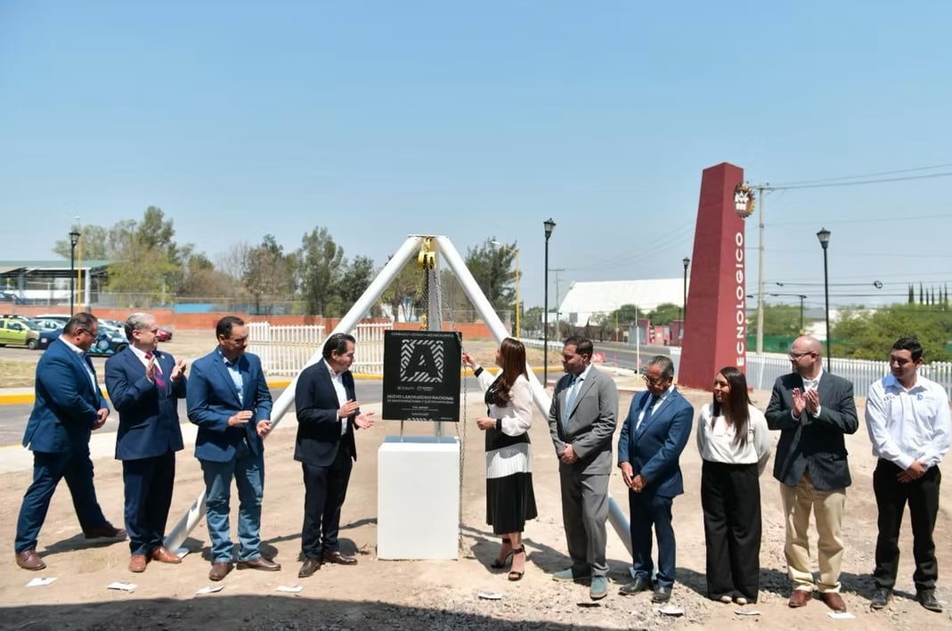 Tere Jiménez abandera construcción del Laboratorio Nacional de Semiconductores y Electromovilidad