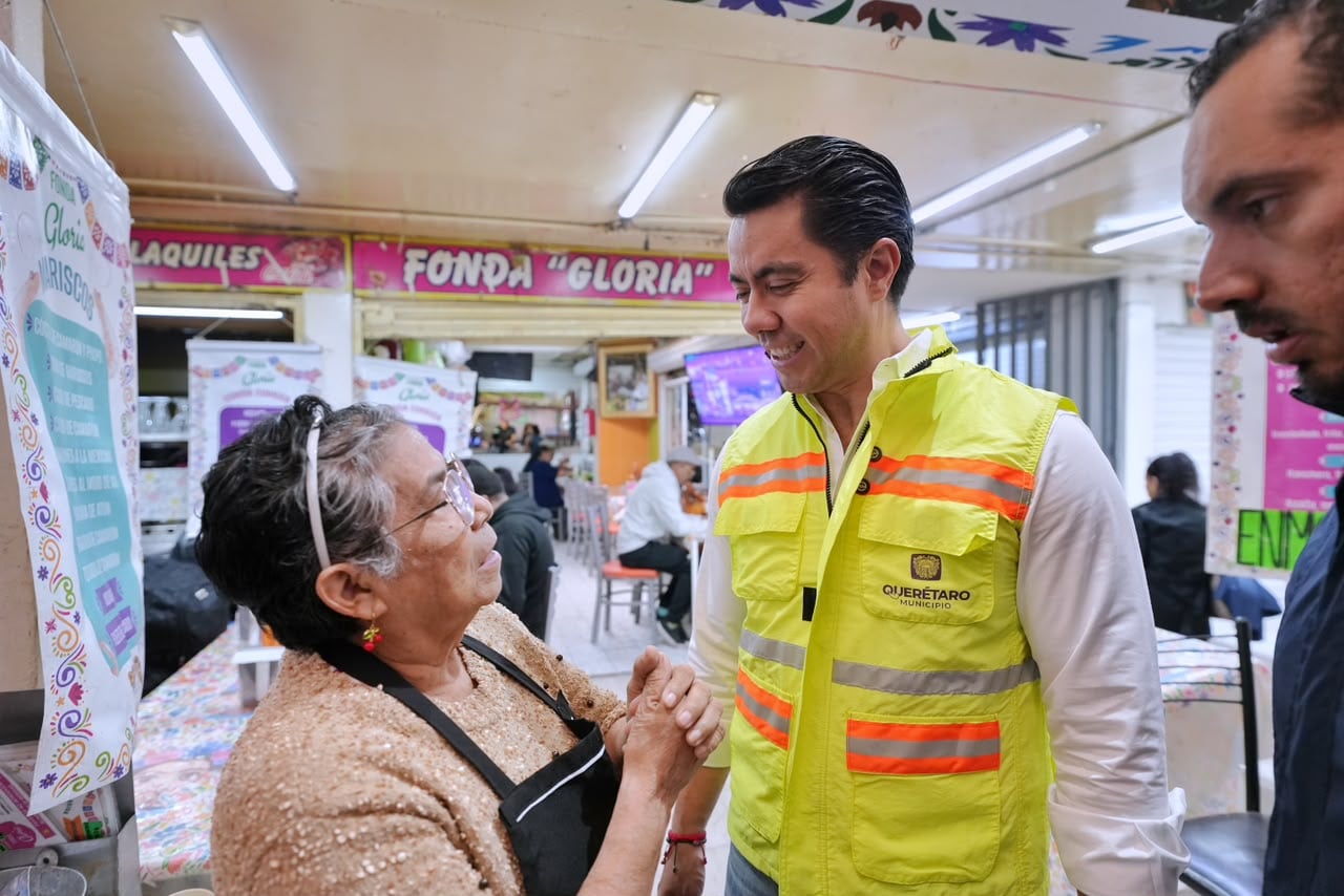 Felifer Macías supervisa rehablitación de mercado Escobedo