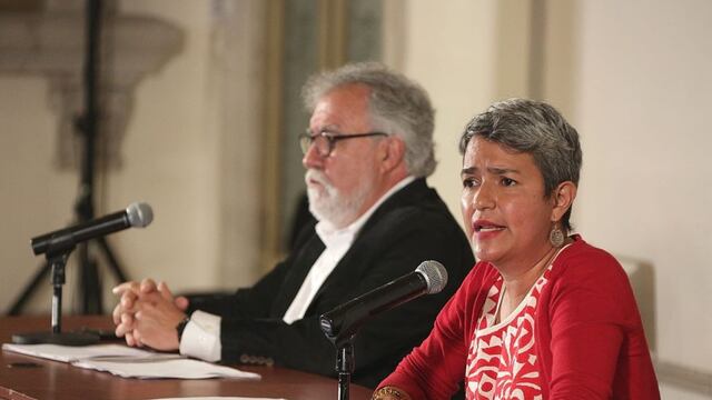 Alejandro Encinas y Karla Quintana