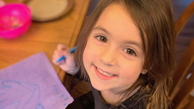 La niña de cuatro años calmó a sus dos hermanos menores mientras el servicio de emergencias venía