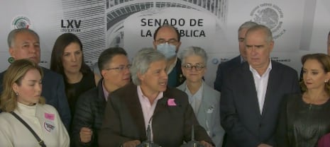 Claudio X. González en conferencia de prensa con opositores del Senado