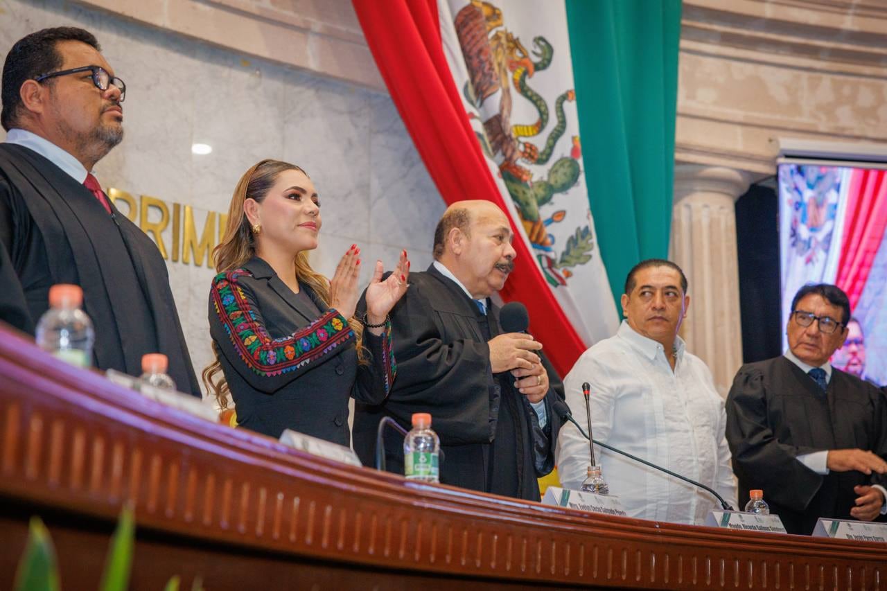 Evelyn Salgado asiste a toma de protesta del nuevo Presidente del Tribunal Superior de Justicia de Guerrero, Ricardo Salinas
