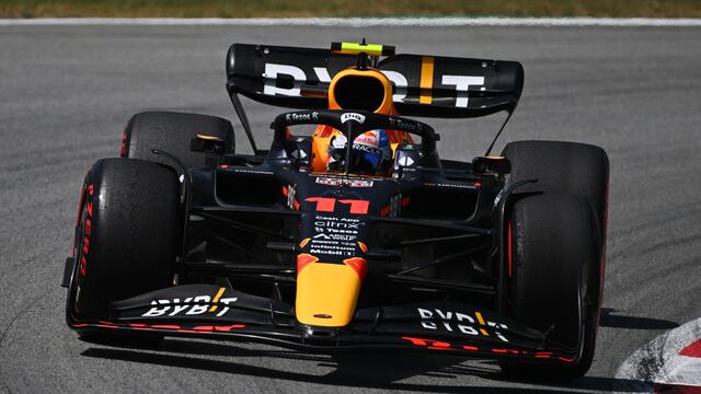Checo Pérez en su auto de Red Bull