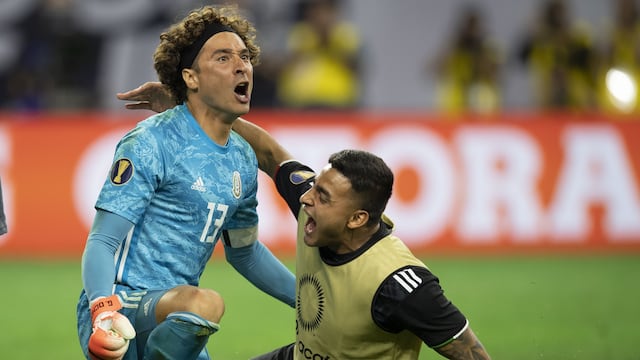 Memo Ochoa y Alexis Vega
