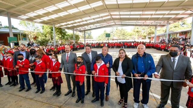 Entrega Pedro Rodríguez techumbre en Primaria Constituyentes 1857-1917 de Atizapán de Zaragoza