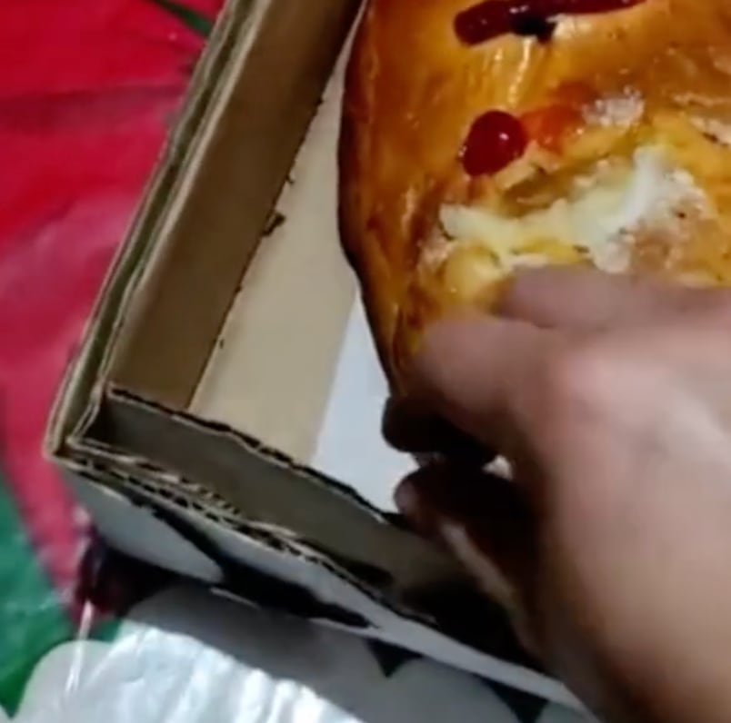 Rosca de Reyes con cucarachas