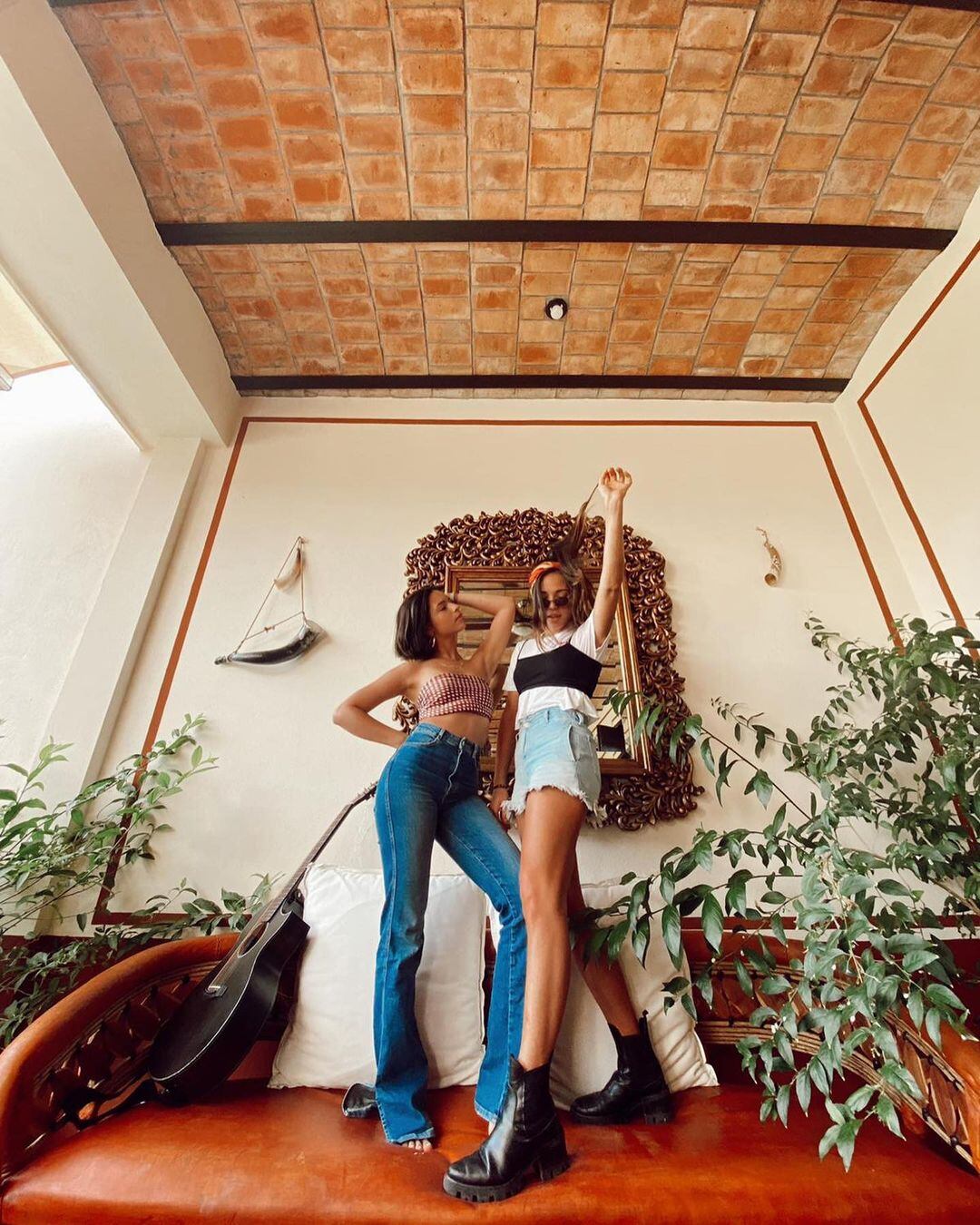 Aneliz y Ángela Aguilar