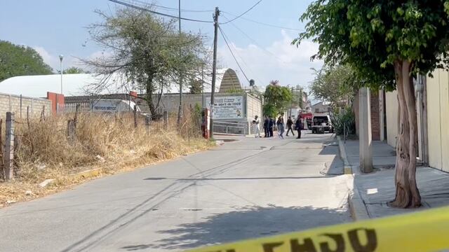 En Cuernavaca, Morelos, fue hallado un cuerpo embolsado afuera de una escuela primaria; lo habrían matado a balazos