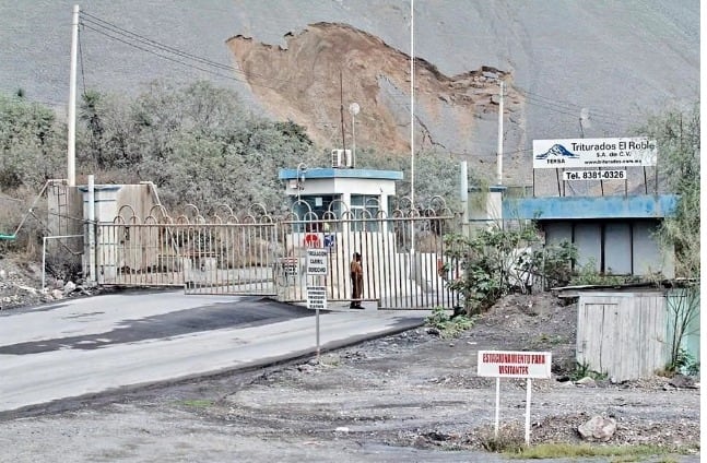 Entrada a las instalaciones de la empresa Triturados El Roble,