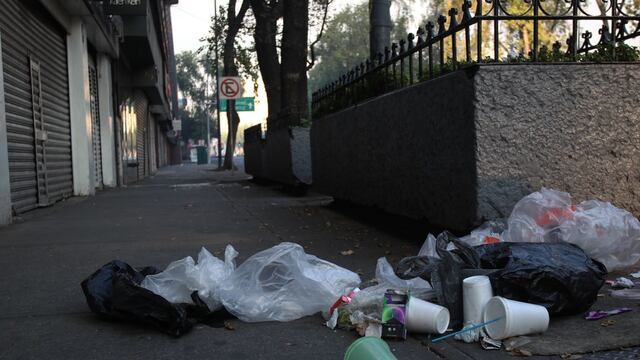 ¿Respiramos microplásticos? Estudio prueba que inhalamos 2.4 microplásticos al día, una tarjeta del Metro a la semana