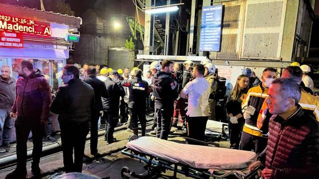 Explosión en mina de Turquía deja casi 50 personas atrapadas