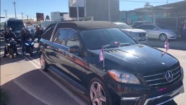 Carroza fúnebre que transportó los restos de La Parka.