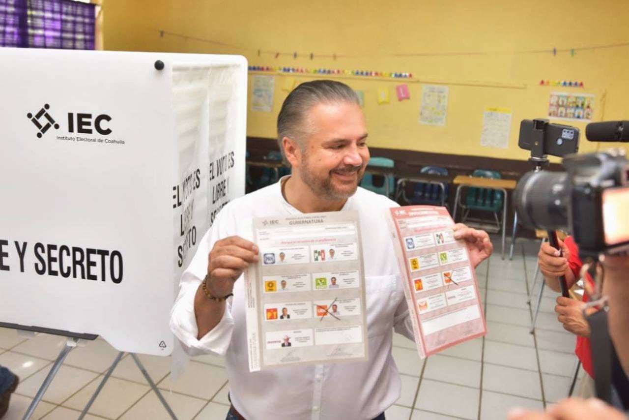 Lenin Pérez, de MC, acude a votar