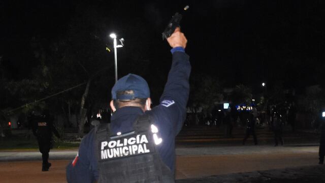 Policía dispara durante protesta en Cancún