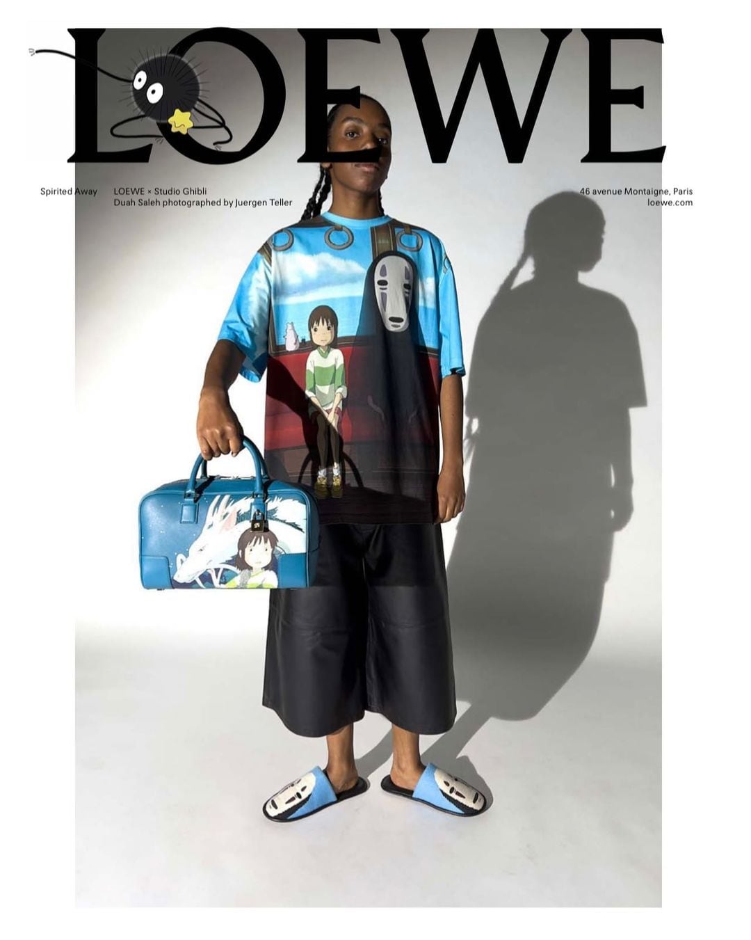 Bolso, playera y sandalias de Loewe inspiradas en la película: 'El viaje de Chihiro'