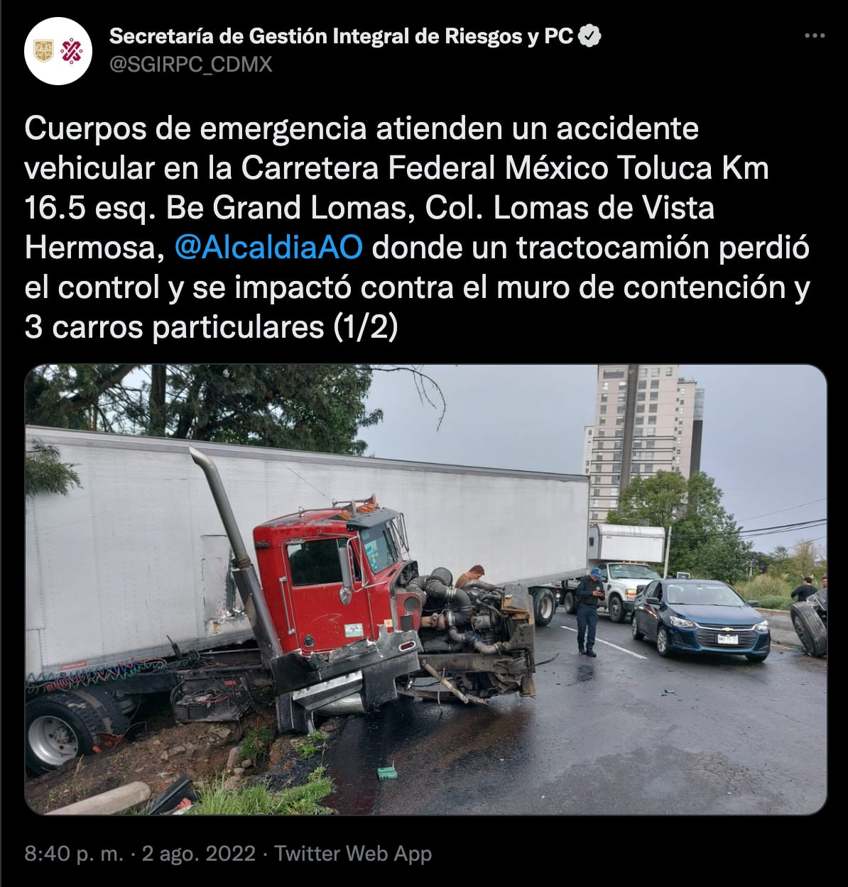 Tractocamión pierde el control y choca contra 3 autos en la alcaldía Álvaro Obregón