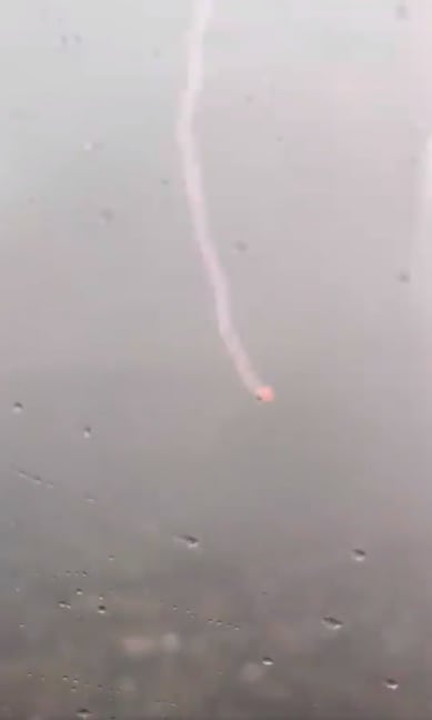 Ricardo Salinas Pliego desafía al peligro volando con tormenta eléctrica