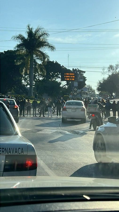 Estudiantes de UAEM, se manifiestan en Paloma de la Paz, Cuernavaca